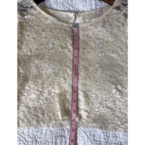 90’s VINTAGE Cropped Lace Top 🦪 - Picture 8 of 9